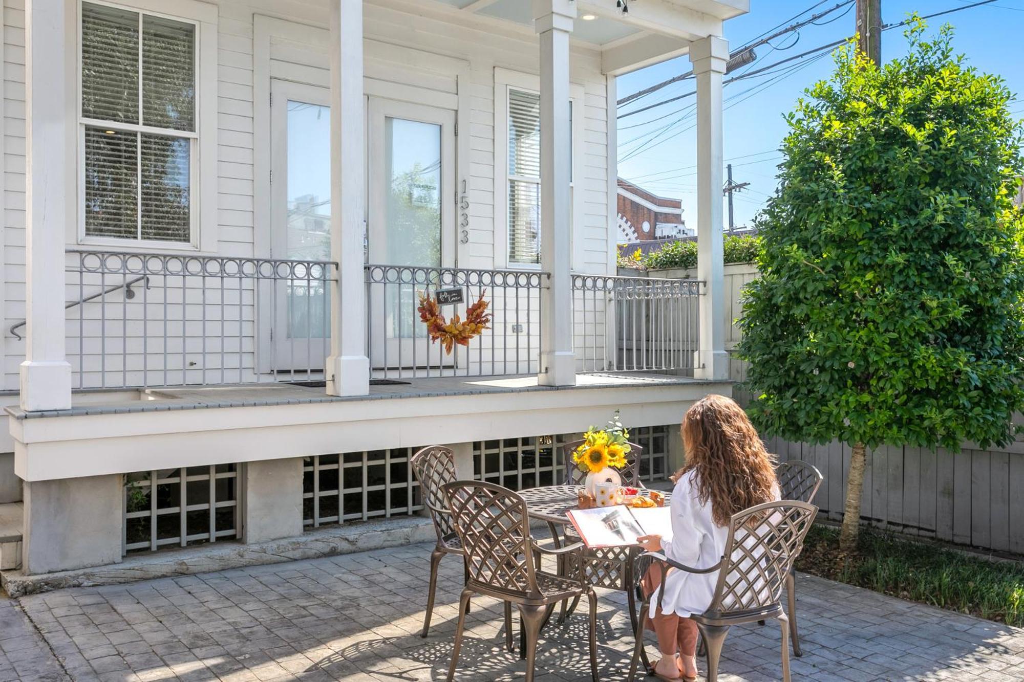 Modern 2BR on Carondelet by Hosteeva Appartement New Orleans Buitenkant foto