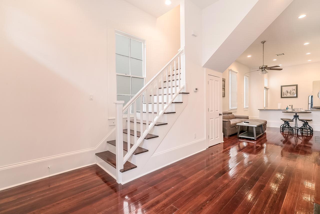 Modern 2BR on Carondelet by Hosteeva Appartement New Orleans Buitenkant foto