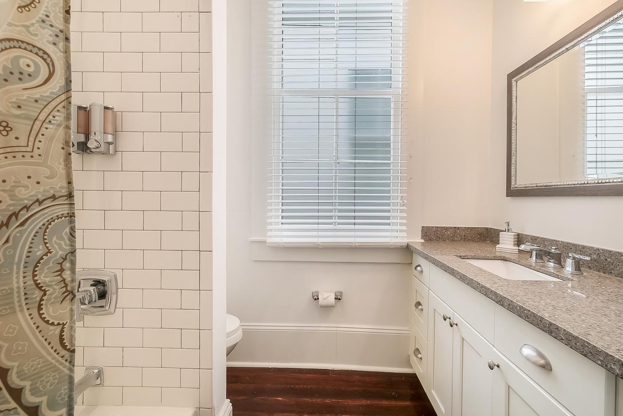 Modern 2BR on Carondelet by Hosteeva Appartement New Orleans Buitenkant foto