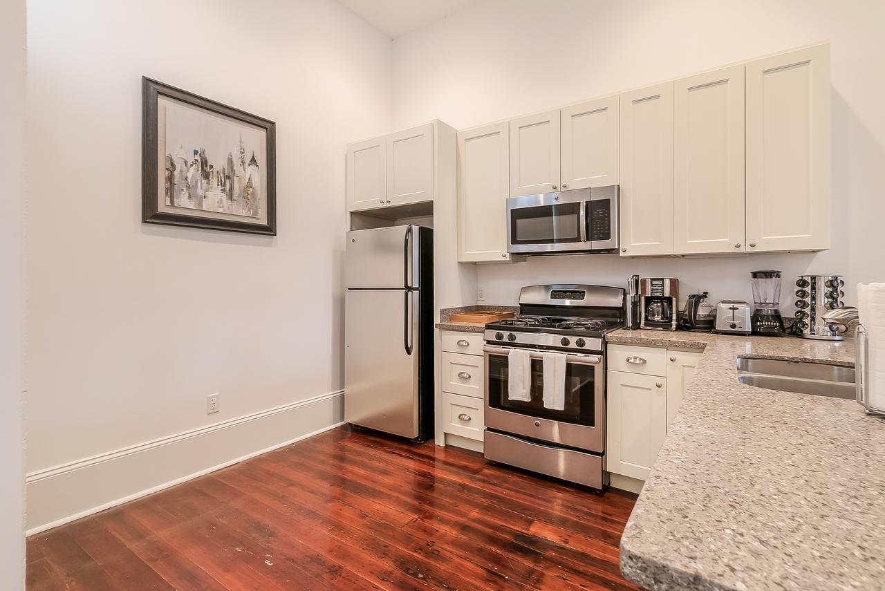 Modern 2BR on Carondelet by Hosteeva Appartement New Orleans Buitenkant foto