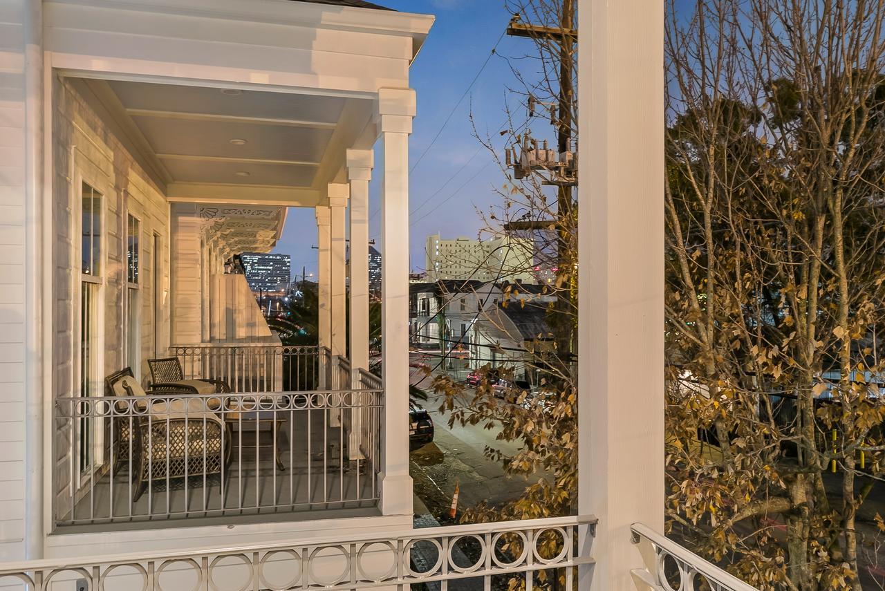 Modern 2BR on Carondelet by Hosteeva Appartement New Orleans Buitenkant foto