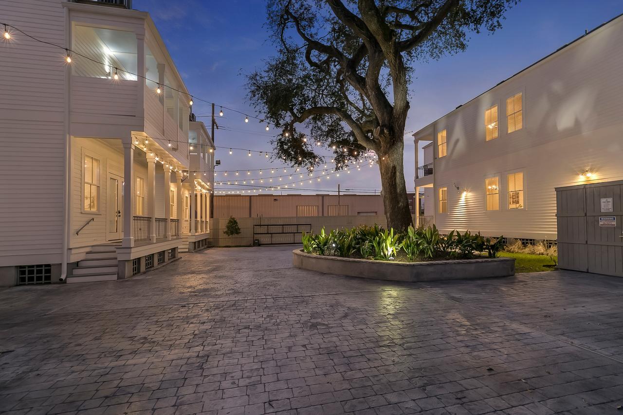 Modern 2BR on Carondelet by Hosteeva Appartement New Orleans Buitenkant foto