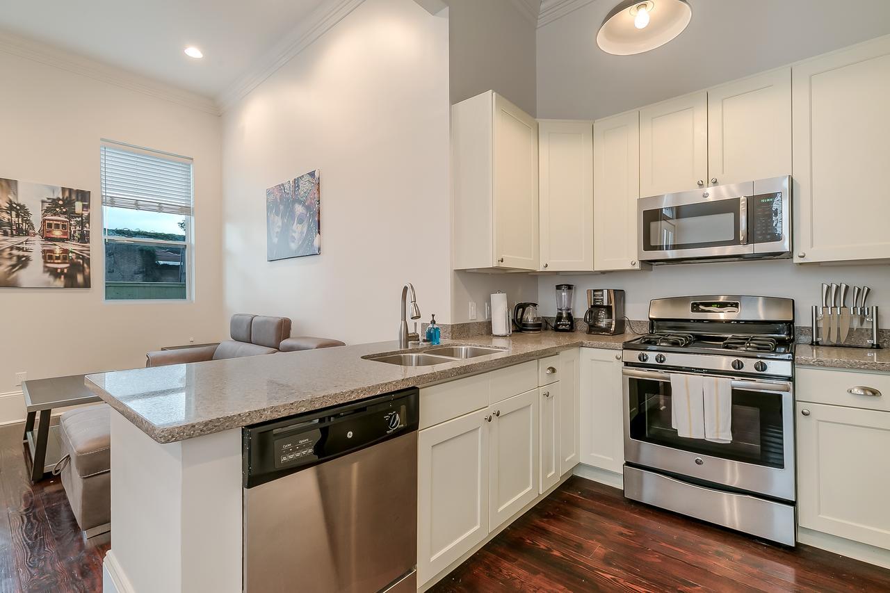 Modern 2BR on Carondelet by Hosteeva Appartement New Orleans Buitenkant foto