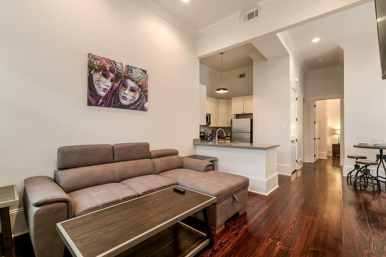 Modern 2BR on Carondelet by Hosteeva Appartement New Orleans Buitenkant foto